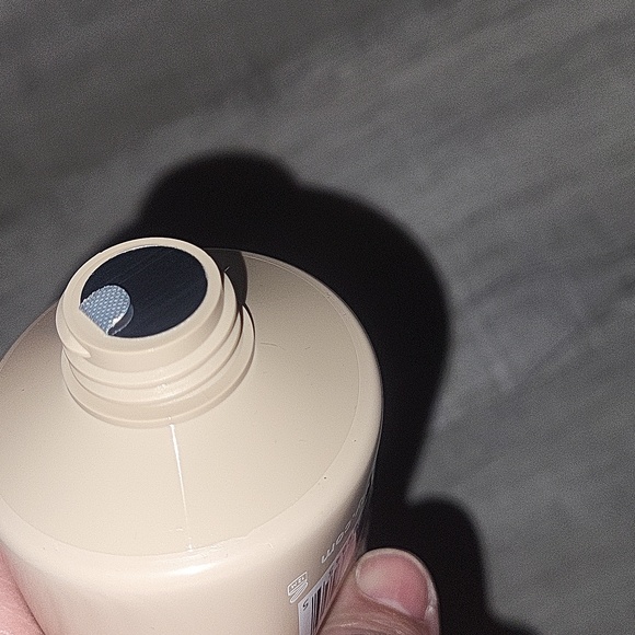 KOPARI - Tahitian Vanilla Hydrating Body Wash - Picture 3 of 4